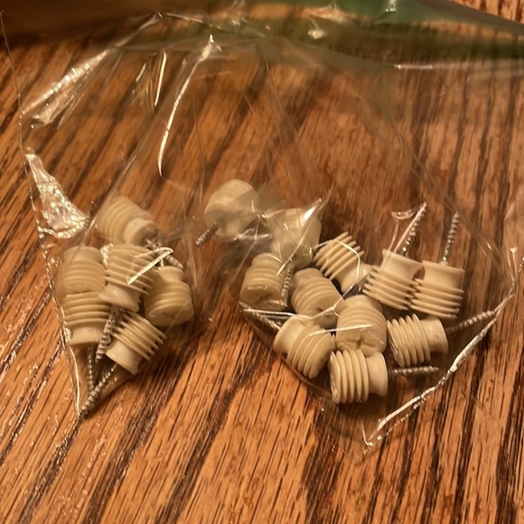 Set of four corner mount floating wall shelves - Picture 6 of 14